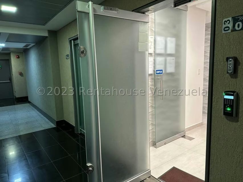 Comercial (Local Comercial) en Venta en Macaracuay, Distrito Metropolitano - 12