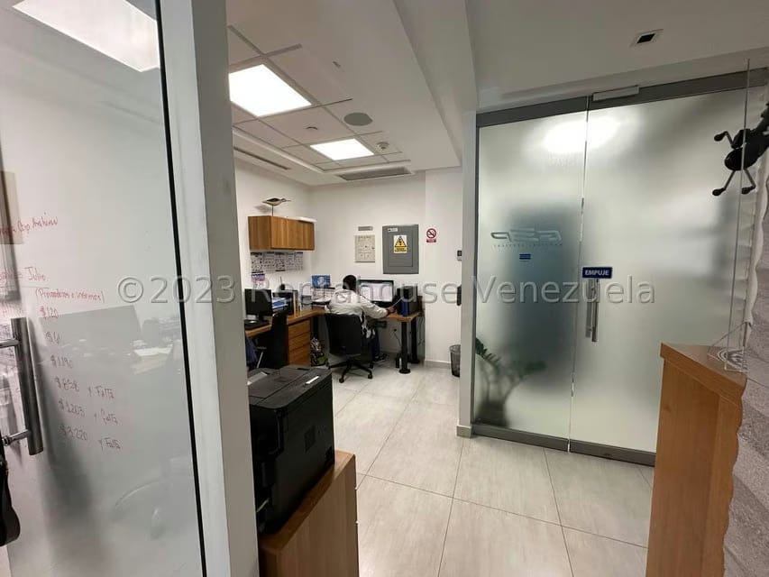 Comercial (Local Comercial) en Venta en Macaracuay, Distrito Metropolitano - 18