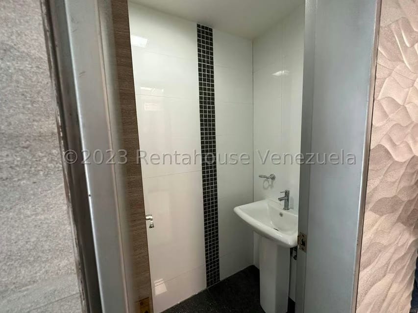 Comercial (Local Comercial) en Venta en Macaracuay, Distrito Metropolitano - 33
