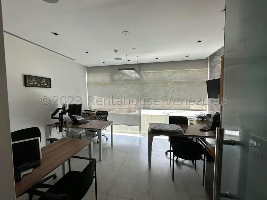 Comercial (Local Comercial) en Venta en Macaracuay, Distrito Metropolitano - 35