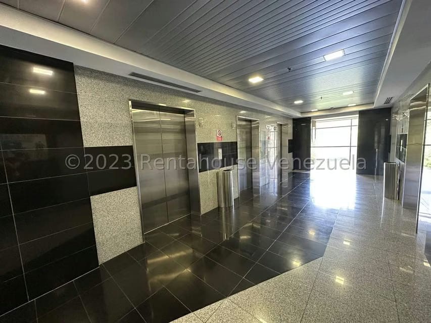 Comercial (Local Comercial) en Venta en Macaracuay, Distrito Metropolitano - 36
