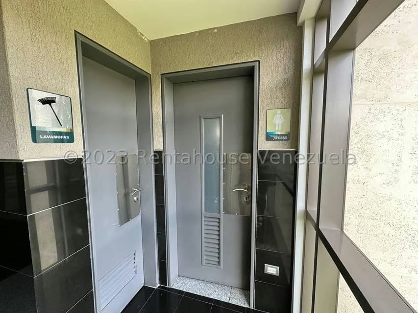 Comercial (Local Comercial) en Venta en Macaracuay, Distrito Metropolitano - 37