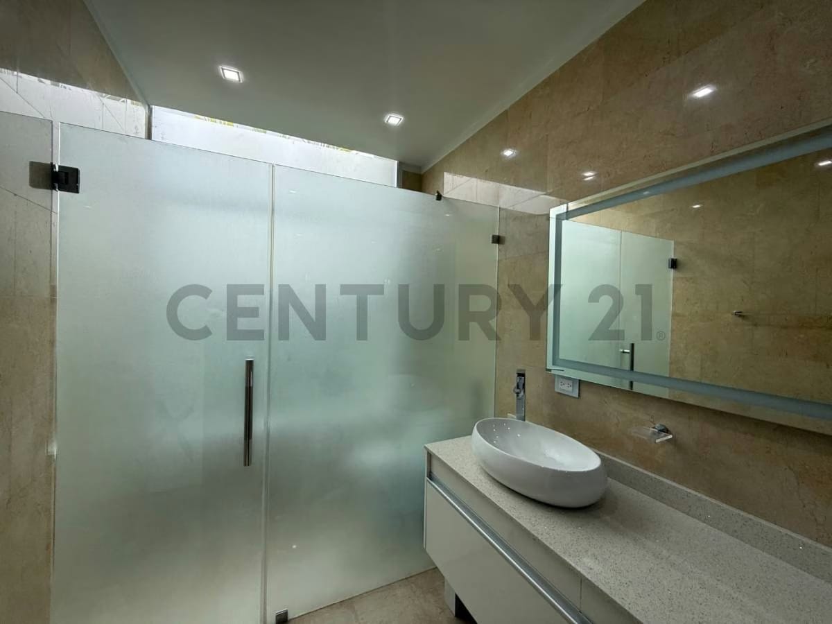 EN VENTA CASA VILLA EN C R LAS VILLAS LECHERIA - 9