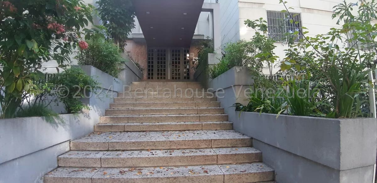 Apartamento (1 Nivel) en Venta en El Marques, Distrito Metropolitano - 2