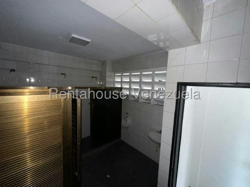 Comercial (Edificio) en Alquiler en San Martin, Distrito Metropolitano - 12