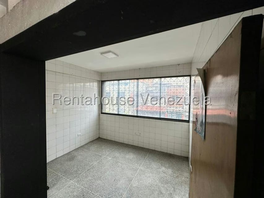 Comercial (Edificio) en Alquiler en San Martin, Distrito Metropolitano - 23