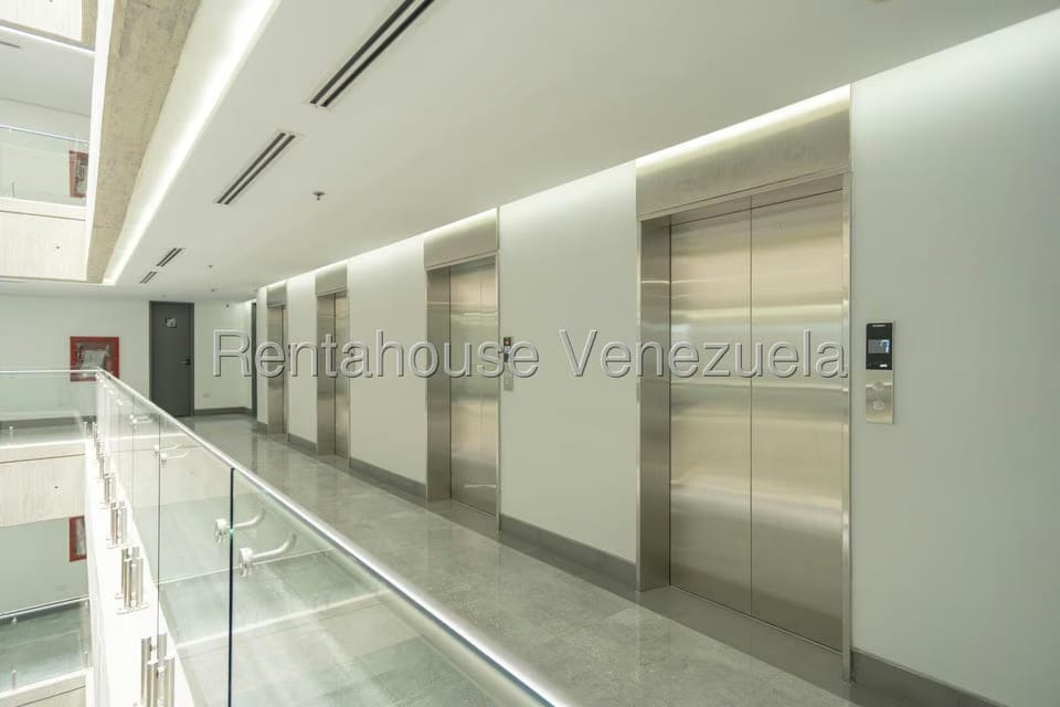 Comercial (Oficina) en Alquiler en Los Naranjos del Cafetal, Distrito Metropolitano - 6