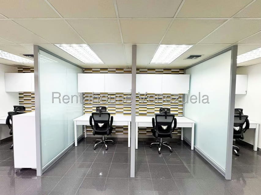 Comercial (Oficina) en Alquiler en El Rosal, Distrito Metropolitano - 17