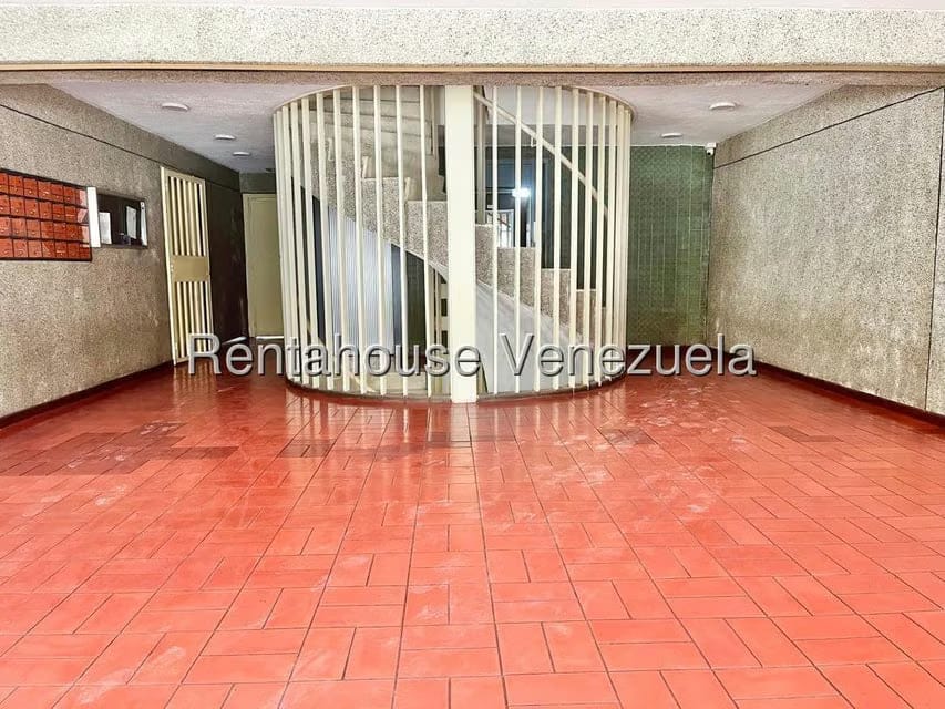 Apartamento (1 Nivel) en Alquiler en Valle Abajo, Distrito Metropolitano - 2