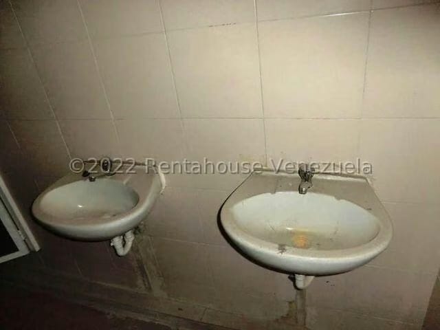 Comercial (Galpon - Deposito) en Alquiler en Guarenas, Miranda - 24