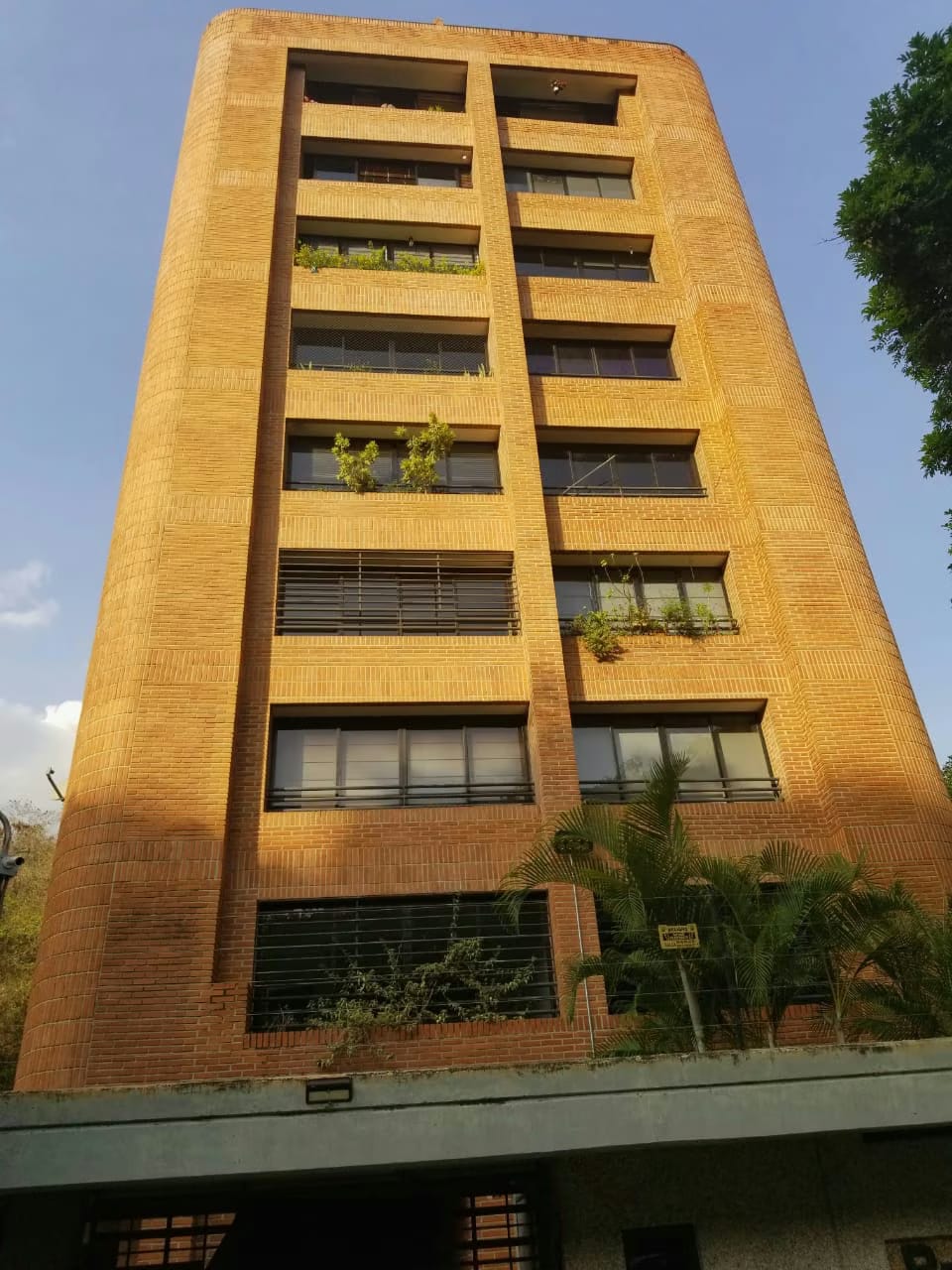 EXCTE. APTO. EN LA MEJOR ZONA DE CARACAS EN VENTA