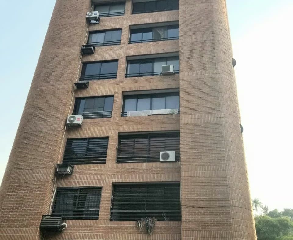 EXCTE. APTO. EN LA MEJOR ZONA DE CARACAS EN VENTA - 3