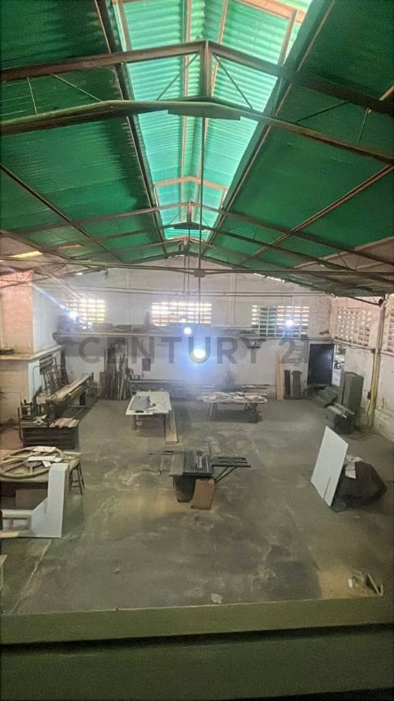 Venta de Galpón Comercial (ideal taller carpintero) Valencia, Carabobo - 9