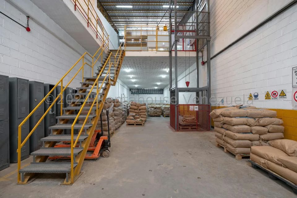 Negocios y Empresas (Mayorista y Distribucion) en Venta en Mampote, Miranda - 29