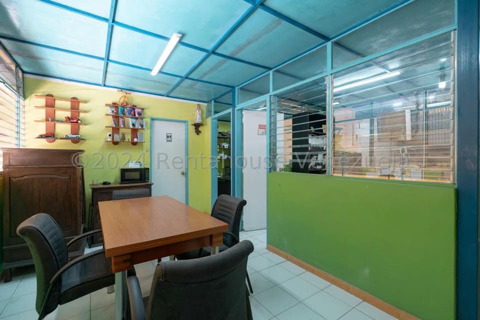 Negocios y Empresas (Mayorista y Distribucion) en Venta en Mampote, Miranda - 46