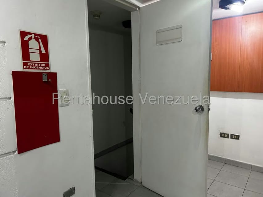 Comercial (Local Comercial) en Alquiler en Chacaito, Distrito Metropolitano - 10