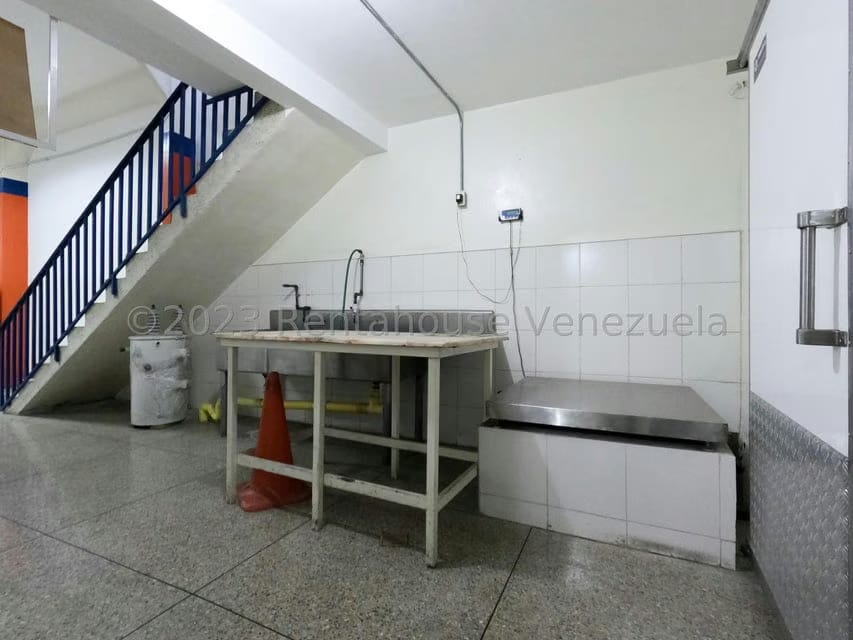 Comercial (Local Comercial) en Alquiler en Zona Este, Lara - 23