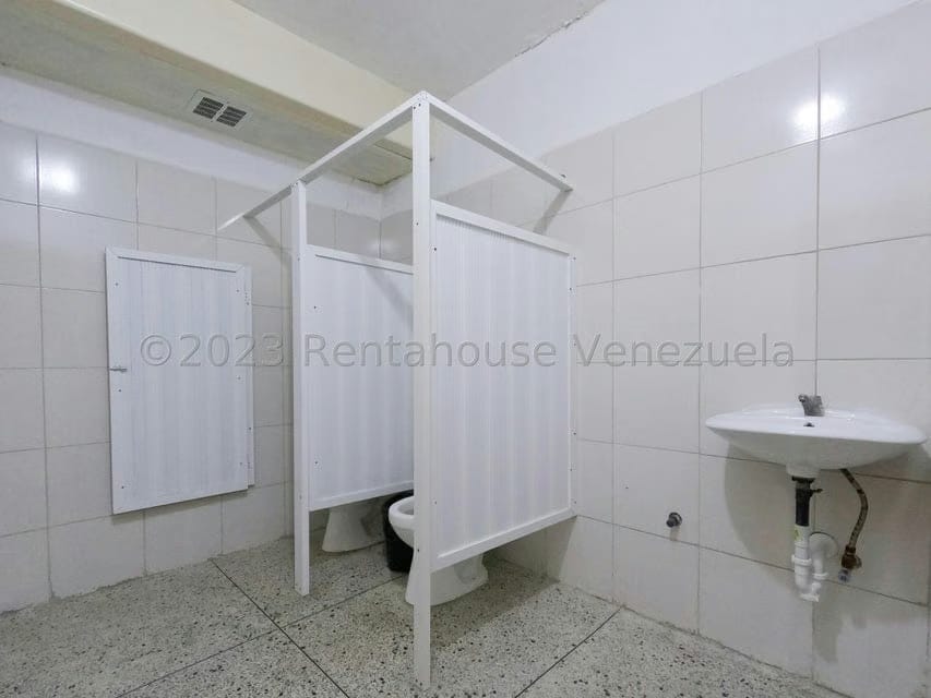 Comercial (Local Comercial) en Alquiler en Zona Este, Lara - 28