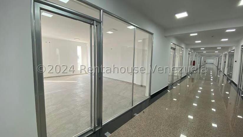 Comercial (Local Comercial) en Alquiler en La 'L', Zulia - 4