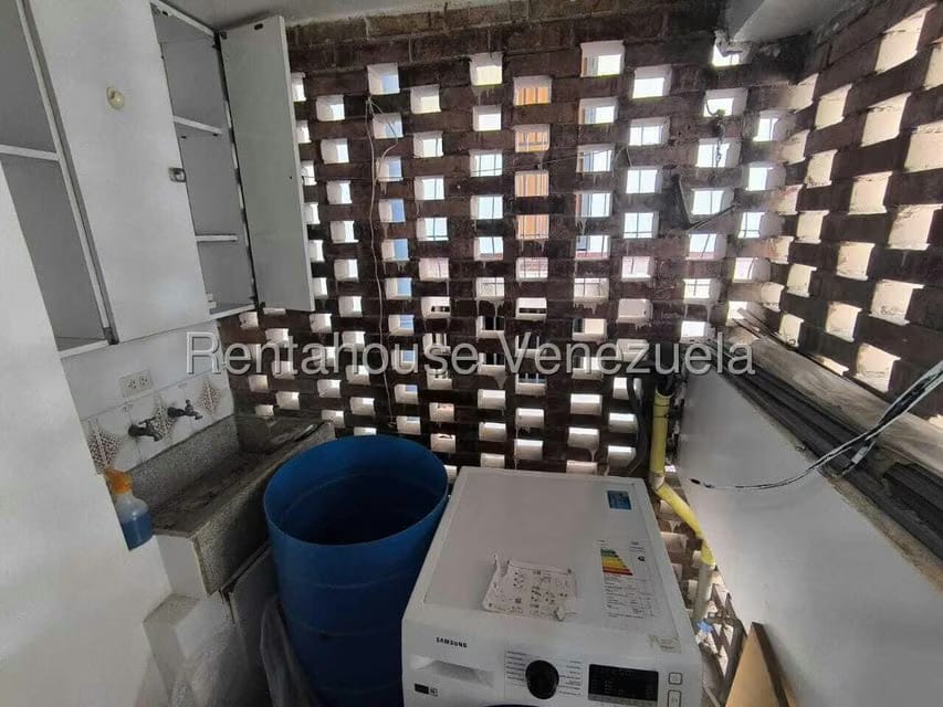 Apartamento (1 Nivel) en Alquiler en Colinas de Bello Monte, Distrito Metropolitano - 13