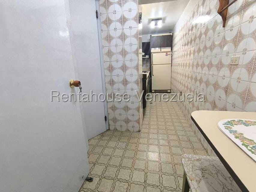 Apartamento (1 Nivel) en Alquiler en Colinas de Bello Monte, Distrito Metropolitano - 14