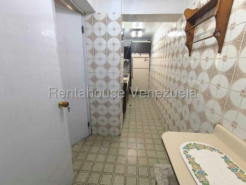 Apartamento (1 Nivel) en Alquiler en Colinas de Bello Monte, Distrito Metropolitano - 15