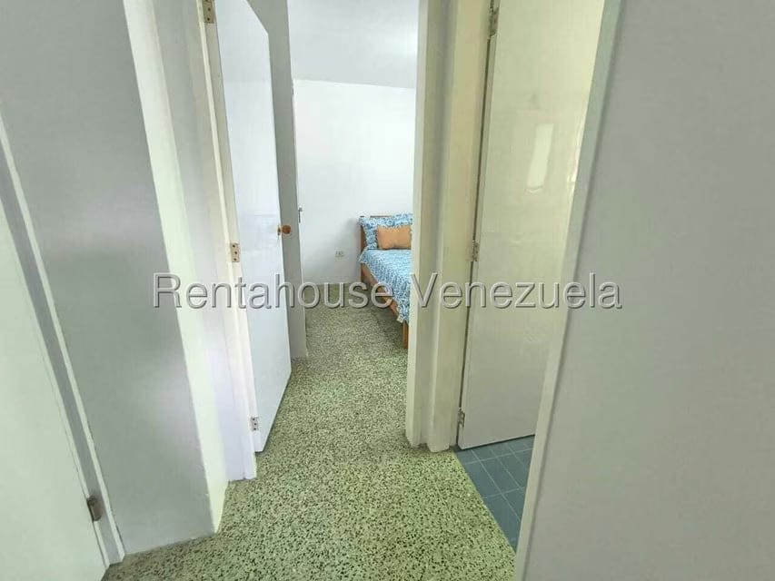 Apartamento (1 Nivel) en Alquiler en Colinas de Bello Monte, Distrito Metropolitano - 16