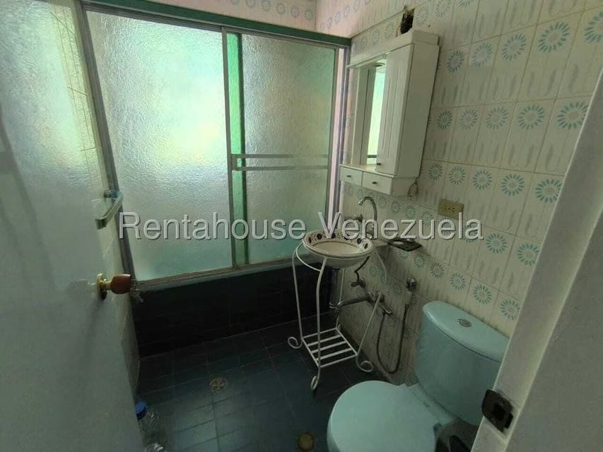 Apartamento (1 Nivel) en Alquiler en Colinas de Bello Monte, Distrito Metropolitano - 21