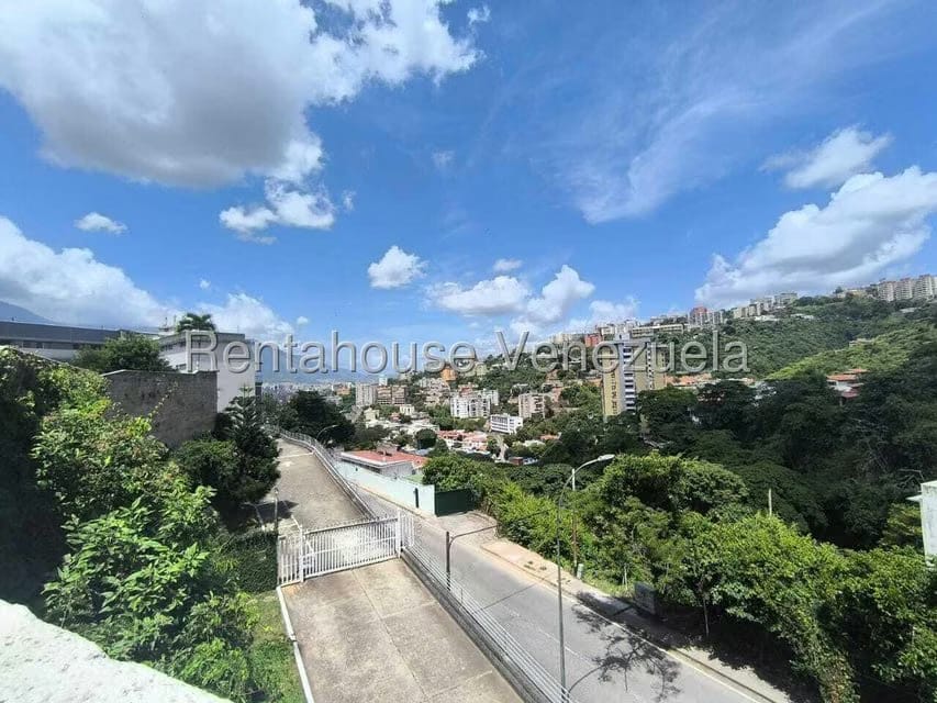 Apartamento (1 Nivel) en Alquiler en Colinas de Bello Monte, Distrito Metropolitano - 26