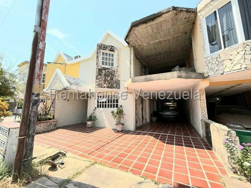 Townhouse (Duplex) en Venta en Andres Bello, Zulia
