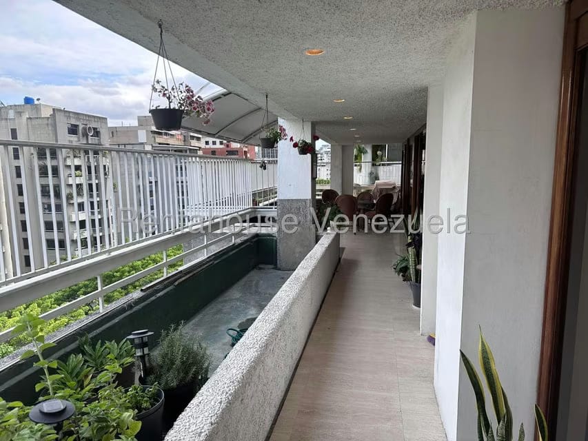 Apartamento (1 Nivel) en Venta en La Florida, Distrito Metropolitano - 16