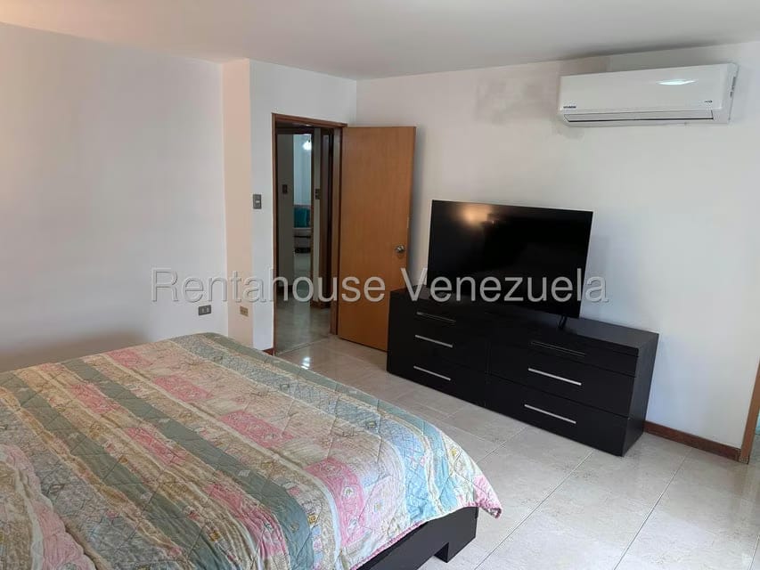 Apartamento (1 Nivel) en Venta en La Florida, Distrito Metropolitano - 32