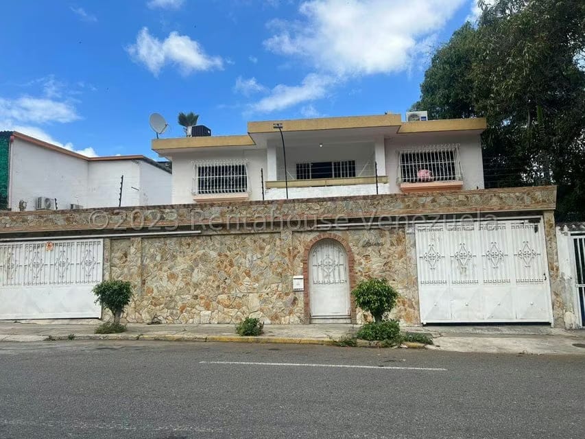 Casa (Duplex) en Venta en Colinas de Bello Monte, Distrito Metropolitano - 2