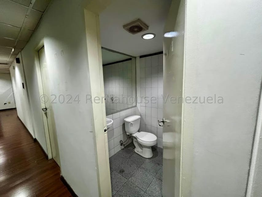 Comercial (Oficina) en Venta en El Bosque, Distrito Metropolitano - 32