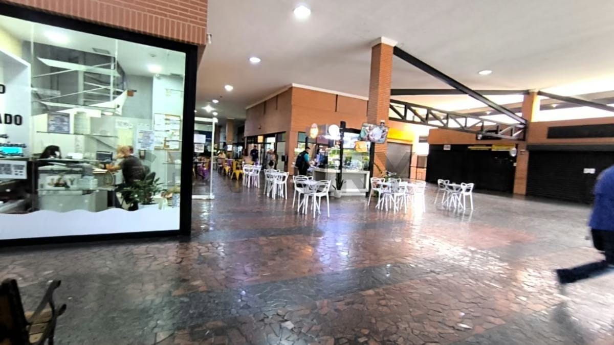 Alquiler Local Comercial Centro de Servicios Plaza La Boyera - 4