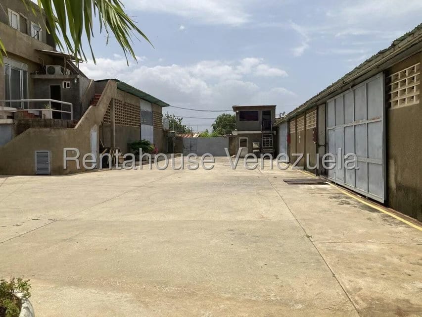 Comercial (Galpon - Deposito) en Venta en El Milagro Norte, Zulia