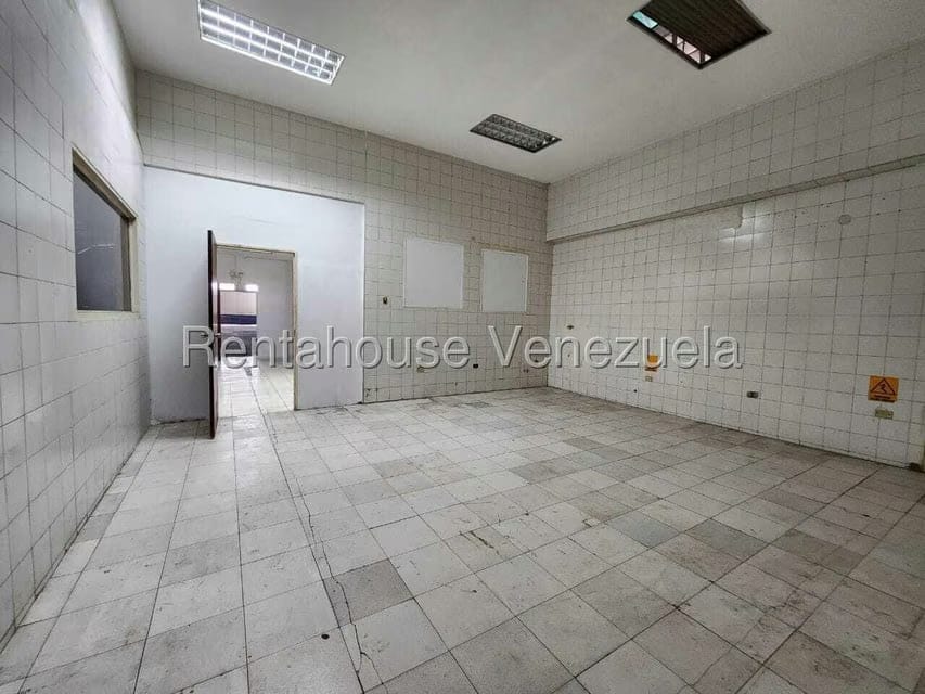 Comercial (Galpon - Deposito) en Alquiler en Zona Industrial 3, Lara - 17