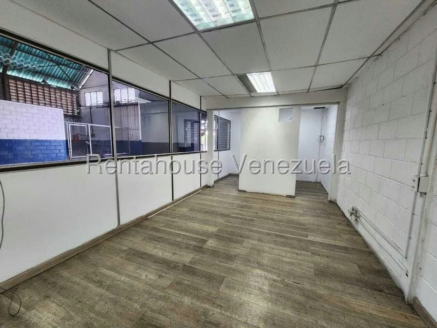 Comercial (Galpon - Deposito) en Alquiler en Zona Industrial 3, Lara - 25