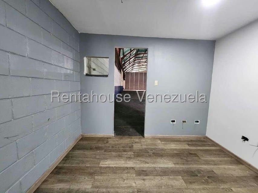 Comercial (Galpon - Deposito) en Alquiler en Zona Industrial 3, Lara - 27