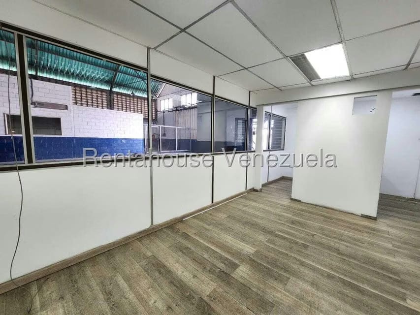 Comercial (Galpon - Deposito) en Alquiler en Zona Industrial 3, Lara - 28