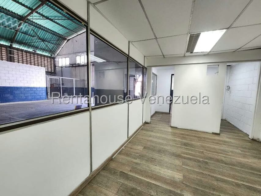 Comercial (Galpon - Deposito) en Alquiler en Zona Industrial 3, Lara - 29