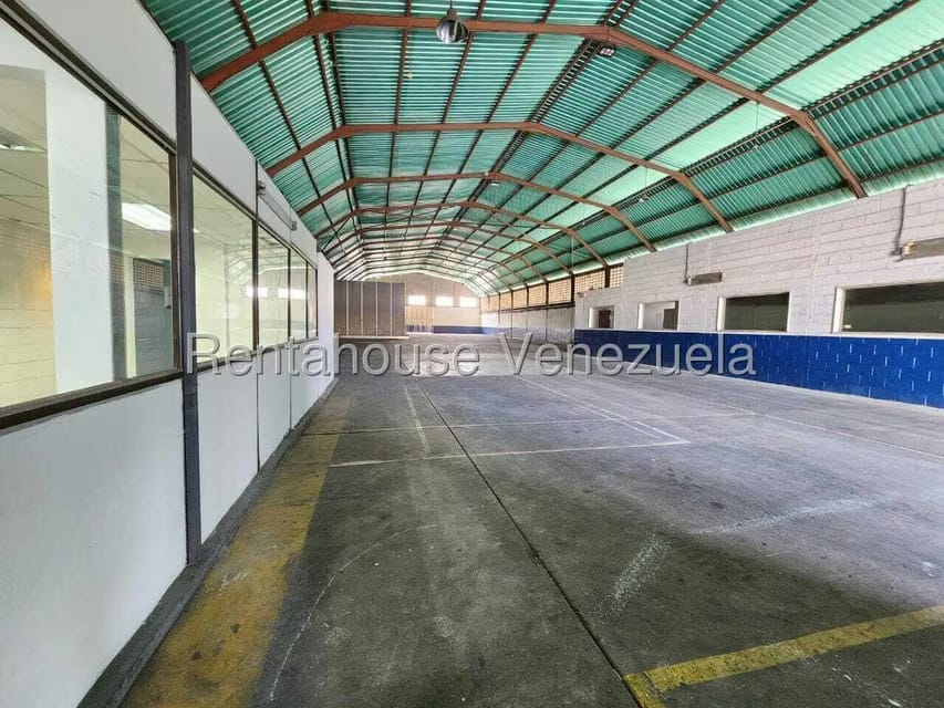 Comercial (Galpon - Deposito) en Alquiler en Zona Industrial 3, Lara - 4