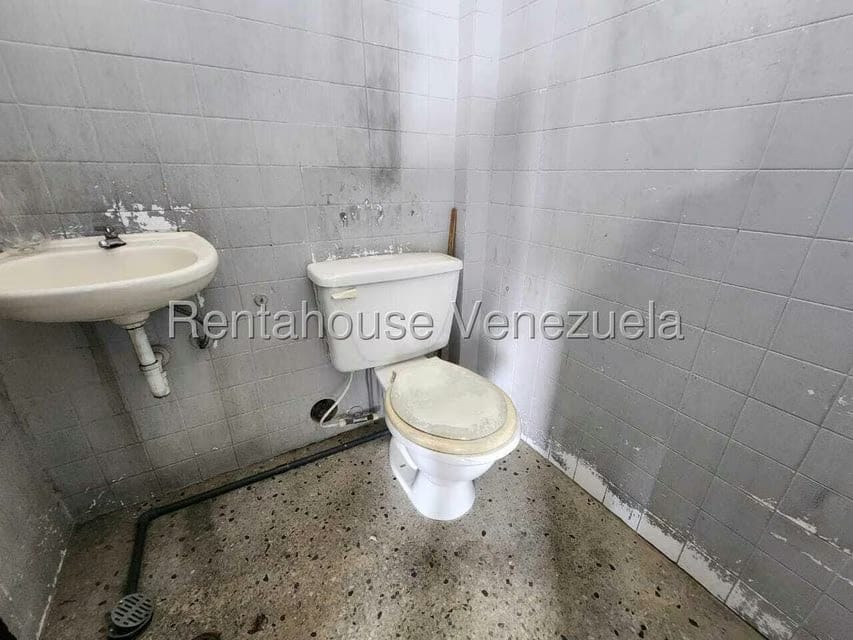 Comercial (Galpon - Deposito) en Alquiler en Zona Industrial 3, Lara - 33