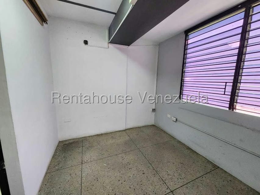 Comercial (Galpon - Deposito) en Alquiler en Zona Industrial 3, Lara - 38