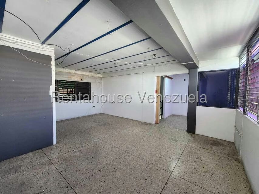 Comercial (Galpon - Deposito) en Alquiler en Zona Industrial 3, Lara - 42