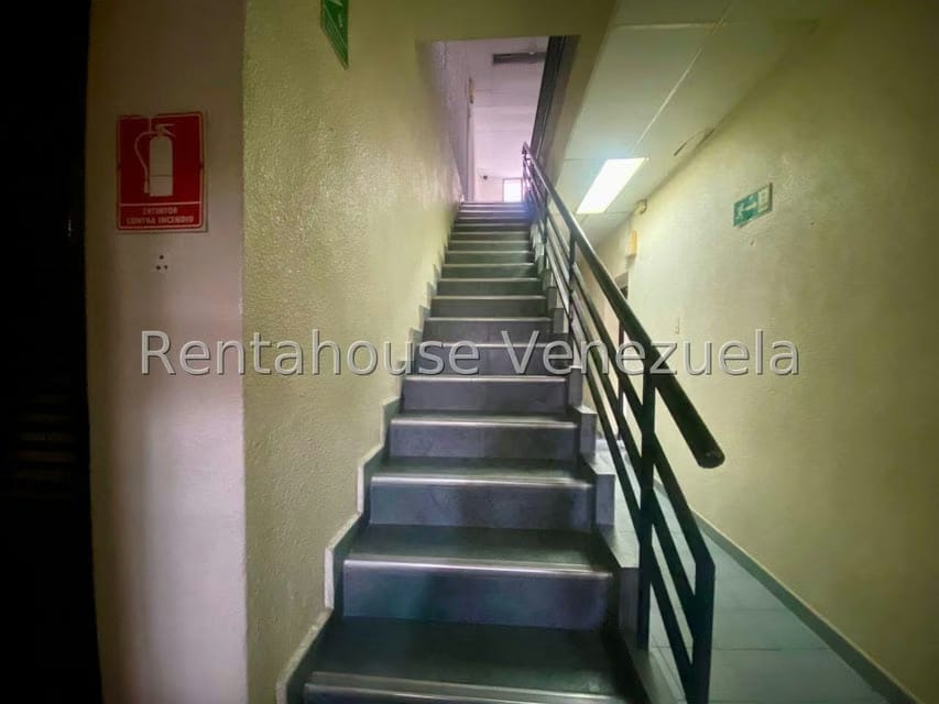 Comercial (Edificio) en Alquiler en La Florida, Distrito Metropolitano - 3