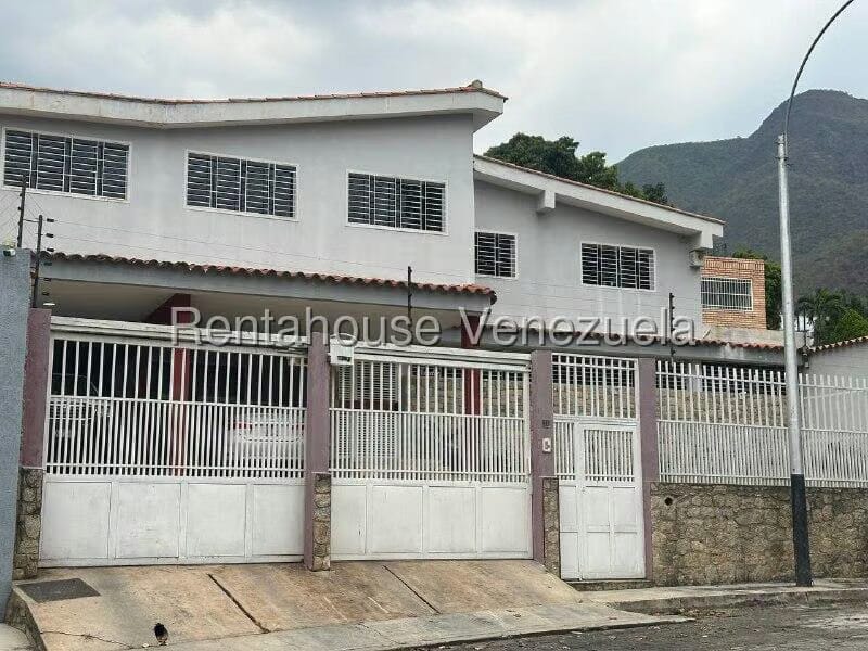 Casa (Multipes Niveles) en Venta en El Castaño (Zona Privada), Aragua