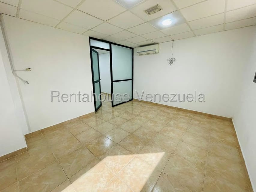 Comercial (Oficina) en Alquiler en Avenida Bolivar, Aragua - 11