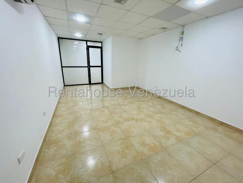 Comercial (Oficina) en Alquiler en Avenida Bolivar, Aragua - 3