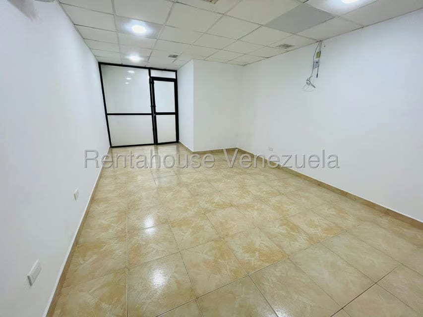 Comercial (Oficina) en Alquiler en Avenida Bolivar, Aragua - 4